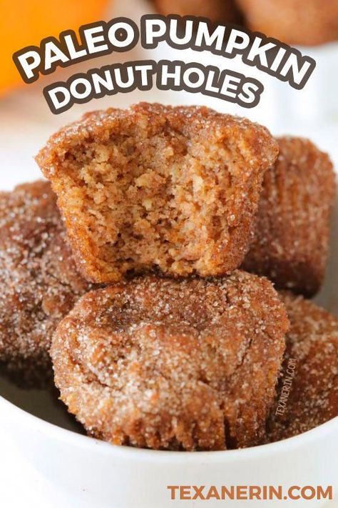 These gluten-free pumpkin donuts are paleo, grain-free and dairy-free. Can also be made as regular muffins and are coated in cinnamon sugar. Lettuce Burger, Pumpkin Donut Holes, Breakfast Cinnamon, Pumpkin Donut, Weight Watcher Desserts, Paleo Snack, Cinnamon Pumpkin, Paleo Baking, Paleo Pumpkin