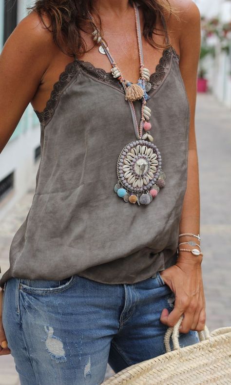 Accesorio boho                                                       … Bohemian Schick, Boho Styl, Mode Hippie, Estilo Hippie, Silver Necklace Statement, Mode Boho, Moda Vintage, Hippie Chic, Estilo Boho