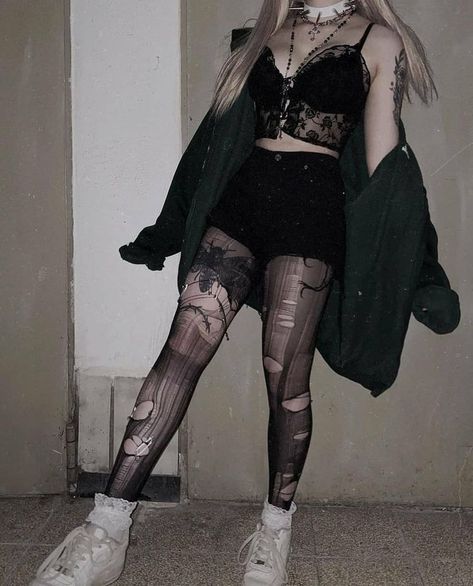 Outfits With Body Harness, Emo Outfits Women, Punk Goth Fashion, E Girl Style, Goth Gifts, How To Impress, Fest Outfits, Alt Outfits, Aesthetic Grunge Outfit