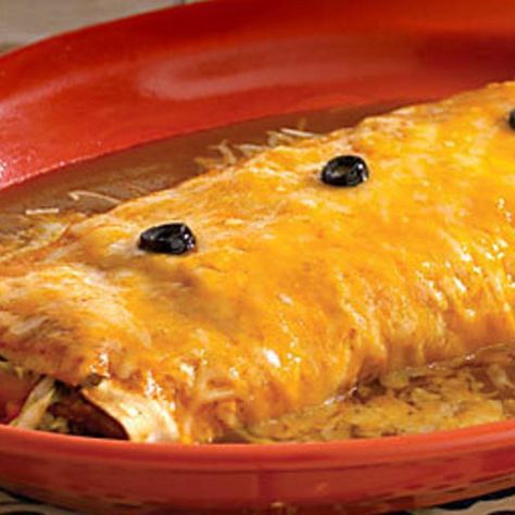 There is a fantastic Mexican restaurant nearby where I used to live in Indiana called the "Hacienda", and they are FAMOUS for their "wet burritos". (Which basically means they are SMOTHERED in cheese!!!! LOL!!) They are WONDERFUL!! Here is my very own homemade version of them! (These are big, but that's the way they serve them at the restaurant.) Don't let the lengthy directions fool you!! They are EASY to make!! Hope you try them! :) *You can also make these with ground beef, shredded chicken o Wet Burrito Recipes, Texmex Recipes, Burrito Sauce, Homemade Burritos, Wet Burrito, Mexican Favorites, Mexican Enchiladas, Boho Glam Home, Mexican Sauce