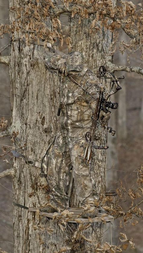 Special Forces Army, Ghillie Suit, Hunting Camouflage, Bow Hunter, Survival Skills Life Hacks, Survival Life, Bow Hunting, Realtree Camo, World Photo