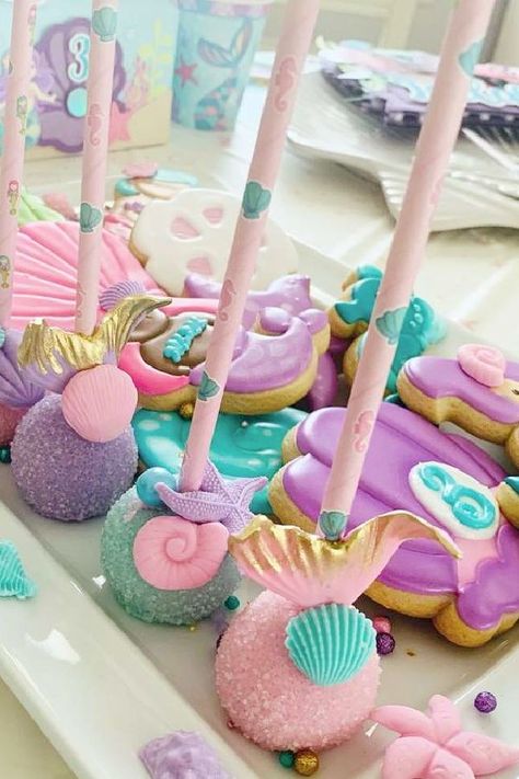 Dive in to this gorgeous mermaid birthday party! The cake pops are stunning! See more party ideas and share yours at CatchMyParty.com Cake Pop Mermaid, Mermaid 3rd Birthday Party, Little Mermaid Cake Pops, Mermaid Cakepops, Under The Sea Cake Pops, Mermaid Treats, Mermaid Baby Shower Decorations, Mermaid Cake Pops, Mermaid Party Food