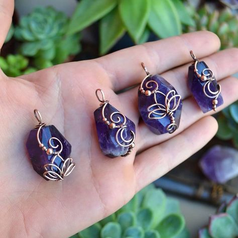 Triskelion Wire Wrap, Wire Wrapped Amethyst, Wore Wrapped Crystal, Flower Wire Wrap, Wire Wrapped Stones Diy, Wire Wrapped Crystal Points Tutorial, Wire Wrapping Beginner, Wire Crystal Jewelry, Wire Wrapped Jewelry Beginner