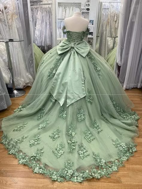 Stage Green Quince Dress, Light Green 15 Dresses Quinceanera, Light Green Quinceanera Dresses, Sage Green Quinceanera Dresses, Gold Quince Dress, Green Quince Dress, Green Princess Dress, Enchanted Forest Quinceanera Theme, Green Quinceanera Theme