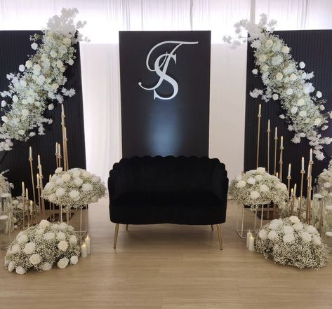 Entrance For Wedding, Sweetheart Table Wedding Backdrop, Green Event Decor, Curtain Backdrop Wedding, 40th Party Ideas, Wedding Planning Boards, Black Wedding Decorations, Green Event, Wedding Stage Design