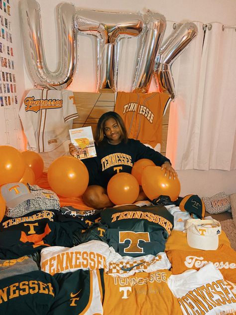 Tennessee Bed Party, Utk College Aesthetic, University Tennessee Knoxville, Utk Dorm Room University Of Tennessee, Tennessee University Aesthetic, Tennessee Graduation Party, Ut Knoxville Aesthetic, Vols Aesthetic, University Of Tennessee Graduation Party