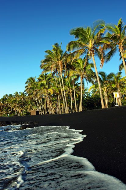 ✮ Black sand at Punaluu Beach, Hawaii. Punaluu Beach, Beach Hawaii, Big Island Hawaii, Black Sand Beach, Hawaii Beaches, Hawaii Vacation, Black Sand, Future Travel, Hawaii Travel