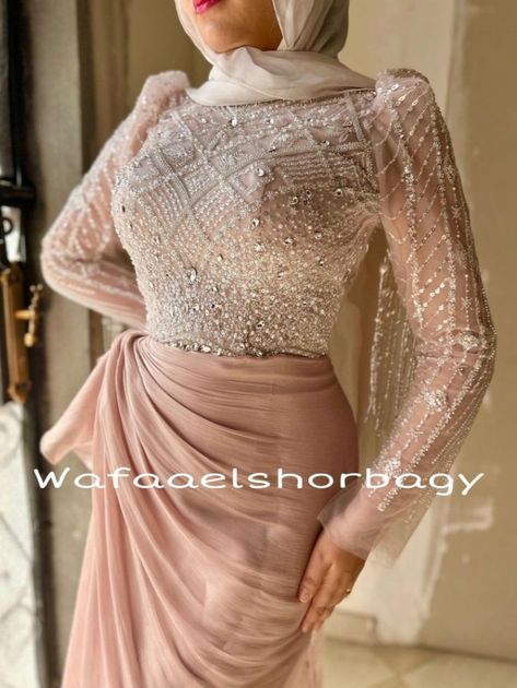 Hijab Soiree Dresses 2024, Hijab Dresses Soiree, Soiree Dresses For Hijab, Sister Of The Bride Dress, Dress Soiree, Prom Night Dress, Graduation Wallpaper, Fashion Show Dresses, Trendy Outfit Ideas