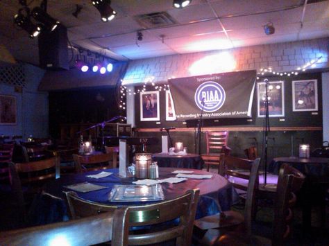 Bluebird cafe in Nashville...Want to go!!!! Blue Bird Cafe, Bluebird, Blue Bird, Nashville, Cafe, Travel, Blue