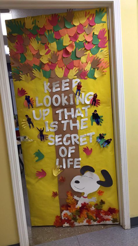 Snoopy Fall Classroom Door, Peanuts Classroom Decor, Fall Classroom Decorations Ideas, Charlie Brown Classroom, Fall Classroom Door, Fall Classroom Decorations, Fall Classroom, Infant Room, Preschool Classroom Decor