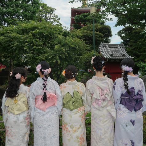 felt so pretty in this yukata ❀˖°⋆ Cute Travel Poses, Japan Clothing Aesthetic, Outfit For Japan, Summer In Tokyo, Outfits For Japan, Aesthetic Tokyo, Pretty Kimono, Doctor Insta, Japan Core