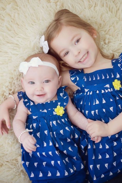 Sister Pic, Sibling Photo Shoots, 7 Month Baby, Sibling Pictures, Sister Photography, Month Photos, Sister Poses, Sibling Photography, Sister Pictures