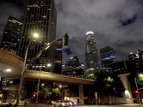 la night skyline Distortion Photography, Los Angeles Night, City Of Ember, Skyline Night, La Night, Hounds Of Love, City View Apartment, Los Angeles Skyline, Night Skyline