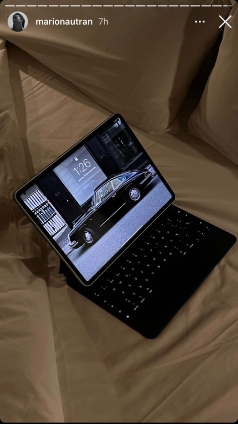 Black Ipad Aesthetic, Ipad Aesthetic Black, Aesthetic Ipad Setup, Ipad Pro Aesthetic, Ipad Case Aesthetic, Macbook Pouch, Big Ipad, Tablet Aesthetic, Ipad Picture