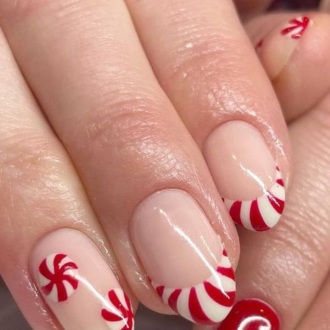 Christmas Peppermint Nails, Christmas Nails Peppermint, Candy Cane French Tip Nails, Aesthic Nails, Disney Christmas Nails Design, Nail Ideas For Couples, Nail Inspo Christmas, Peppermint Nails, Multicoloured Nails