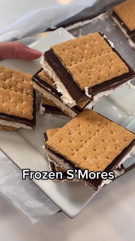 Frozen S’Mores Recipe - You need to try this! | Sweet snacks, Frozen desserts, Tasty baking Sommer Mad, Lake Food Ideas, Lake Food, Marshmallow Fluff, Tasty Baking, S'mores, Fun Baking Recipes, Last Days, Gordon Ramsay