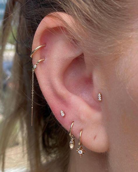 Gold Ear Curation, Ear Piercing Curation, Piercing Curation, Double Helix Piercing, Minimalist Ear Piercings, Constellation Piercings, Ear Curation, Ear Peircings, Cool Ear Piercings