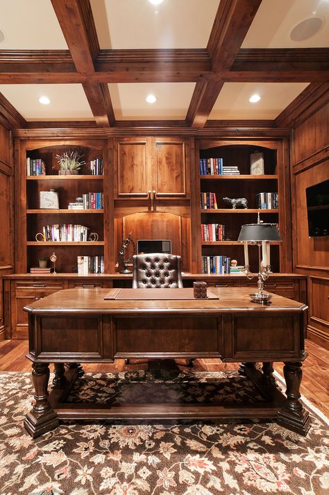 Mahogany Office Decor, Home Office Old Fashioned, Fancy Study Room, Old Fashion Office, Traditional Home Office Decor, All Wood Office, Gentleman Office Interior Design, Old Office Design, Old Home Office