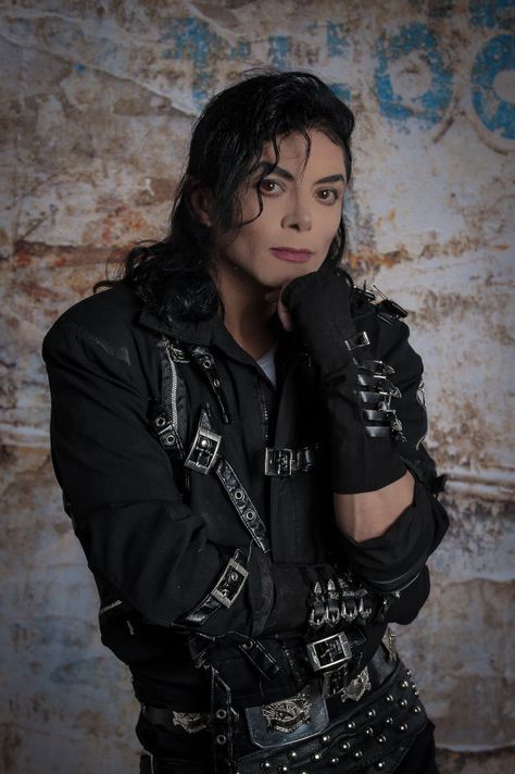 Michael Jackson Painting, Michael Jackson Impersonator, Michael Jackson Neverland, Michael Jackson Bad Era, Michael Jackson Gif, Michael Jackson Bad, Michael Jackson Pics, King Of Pops, Without Makeup