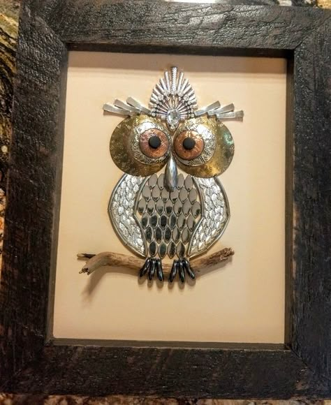 Owl Jewelry Art, Broach Tree, Recycling Jewelry, Mosaic Owls, Charm Display, Vintage Jewelry Display, Art Display Wall, Thanksgiving Jewelry, Jewelry Trees