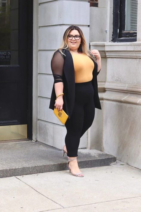 Go ahead and check our best options for the best business clothes for plus size ladies. For more business clothing ideas go to snazzylair.com Natalie Craig, Best Plus Size Dresses, Girls Yoga, Ponte Pant, Outfit Plus Size, Chicago Fashion, How To Wear Leggings, Look Plus Size, Dress Work