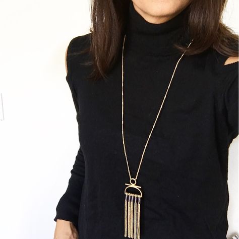 High Neck Blouse, Plain Blouse, Simple Tshirt, Neck Chain, Long Pendant Necklace, Long Pendant, Turtle Neck Dress, Long Style, Clothes Ideas