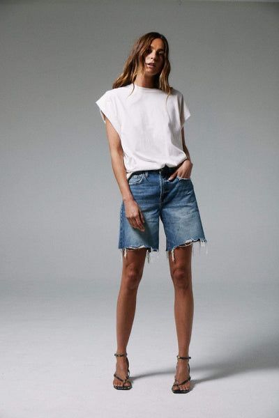 90s Skate Fashion, Long Jean Shorts Outfit, Denim Bermuda Shorts Outfit, Bermuda Shorts Outfit, Long Jean Shorts, Long Denim Shorts, Denim Shorts Style, 90s Skate, Jean Short Outfits