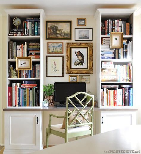 desk space between two bookshelves (love the nature prints) Cherry Room, Styling Vignettes, Colorful Rooms, Bookshelves Decor, Office Bookshelves, Diy Interior Decor, Desk Cabinet, Bookcase Styling, Desk Goals