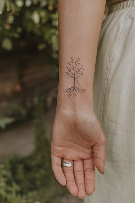 32 Minimalist Tattoos: Line Art Ideas for a Minimalist Statement Tiny Tree Tattoos For Women, Elegant Nature Tattoos, Tiny Oak Tree Tattoo, Thick Line Tattoos Simple, Simple Willow Tree Tattoo, Cute Tree Tattoo, Single Line Tree Tattoo, Dainty Tree Tattoo, Fineline Nature Tattoo