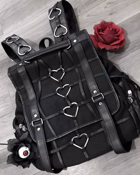 Heavy Heart Backpack 🖤 WWW.RESTYLE.PL Worldwide shipping  Photo b Alt Backpack, Goth Backpack, Heart Backpack, Gothic Bag, Square Backpack, Goth Accessories, Punk Patches, Witchy Fashion, Heavy Heart