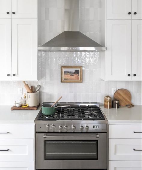 Vertical White Backsplash, Glossy Backsplash Kitchen, Stacked Subway Tile Kitchen, Glossy Tile Backsplash, Vertical Backsplash Kitchen, Vertical Tile Backsplash Kitchen, Cloe Tile, Adu Ideas, Acorn House