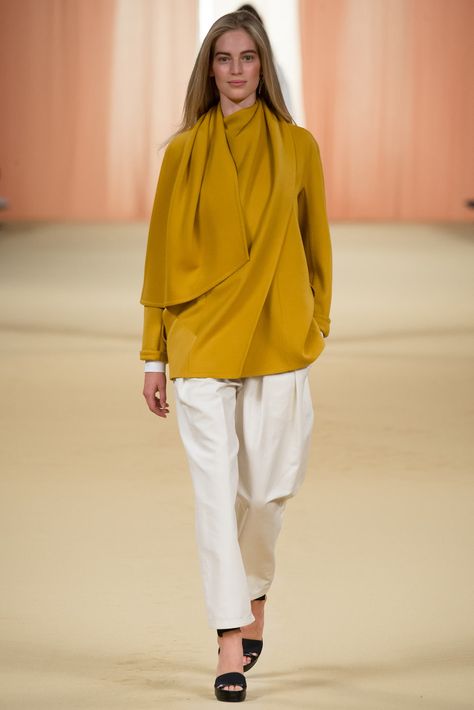 Hermès Spring 2015 Ready-to-Wear Collection | Vogue Haute Couture Style, Spring 2015 Fashion, London Fashion Weeks, Milano Fashion Week, Maxi Robes, 2015 Fashion, Spring Summer 2015, Fashion Week Spring, Primavera Estate