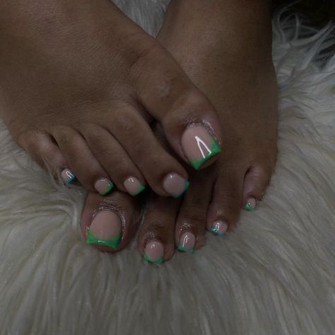 Pedicure Ideas Green Toenails, Green French Pedicure, Dark Green Toe Nails, Green Acrylic Toes, Green French Tip Toes, Lime Green French Tip Toes, Green Toes Nails, Pedicure Green, Green Toe Nail Designs