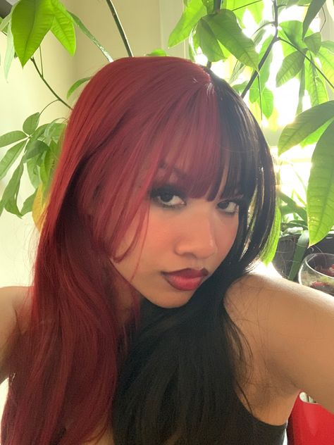 Dark Red And Black Split Dye, Split Dyed Hair Aesthetic, Red And Black Hair With Bangs, Black And Red Split Dye, Split Dye Ideas, Half Black Half Red Hair, Red Split Dye Hair, Red And Black Split Dye, Split Hair Dye Ideas