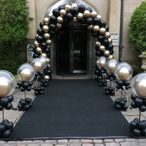 Prom Balloons, Balloon Room, Prom Backdrops, Graduation Party Backdrops, Gala Decorations, Black And Gold Balloons, Prom Themes, Baby Birthday Decorations, Party Entrance