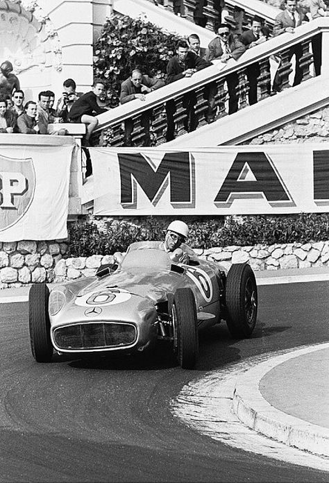 Stirling Moss leading the 1955 Monaco GP in his Mercedes W196. The Silver Arrows of Moss and his teammate Fangio dominated the race, running 1-2 until half distance. Fangio retired with transmission trouble at the halfway mark, giving the lead to Moss. Almost a lap ahead, a seemingly sure win for Moss was ended on Lap 80 when his Benz's engine blew. #F1 #MonacoGP #MercedesW196 #StirlingMoss Monaco F1, F1 Monaco, Vintage F1, Old Sports Cars, Stirling Moss, Mercedes F1, Classic Race Cars, Grand Prix Racing, Classic Racing Cars