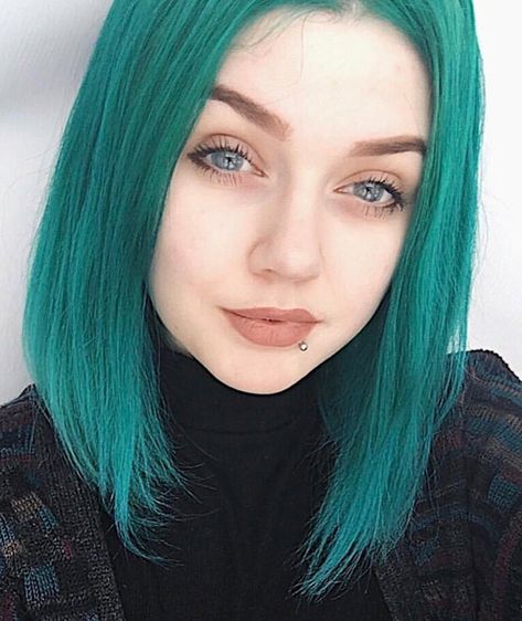 How To Pick Hair Colors For Pale Skin Dyed Hair For Pale Skin, Pretty Haircolors, Green Hair Blue Eyes, Hair Colors For Pale Skin, Colors For Pale Skin, Color For Fair Skin, Hair Colors For Blue Eyes, Pick Hair, Pale Skin Hair Color