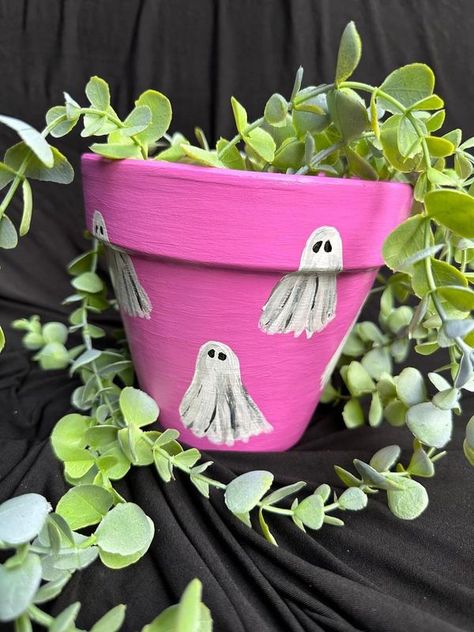 Shari Thornes Halloween Flower Pots, Paint Plant Pots, Halloween Pots, Diy Merch, Fall Flower Pots, Ghost Plant, Painted Pot, Paint Inspo, Pink Ghost