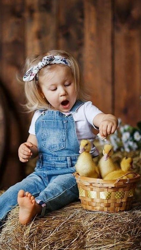 Easter Portraits, Kids Barn, Easter Mini Session, Animal Photoshoot, Easter Photoshoot, Easter Photography, Mini Photo Sessions, Toddler Photoshoot, Duck Photo