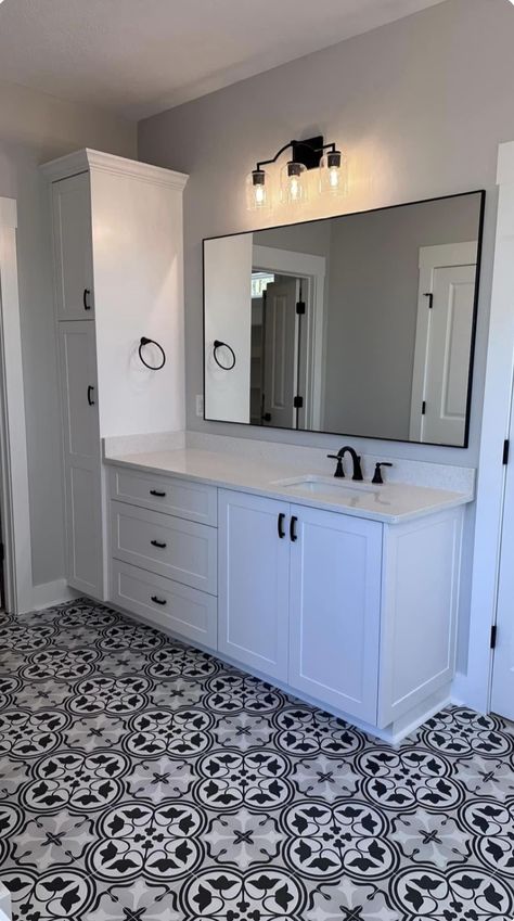 Closet Redesign, Bathroom Tower, Bathroom 2024, Small Full Bathroom, Bathroom Redecorating, Full Bathroom Remodel, Best Bathroom Vanities, Bathroom Remodel Pictures, Restroom Decor