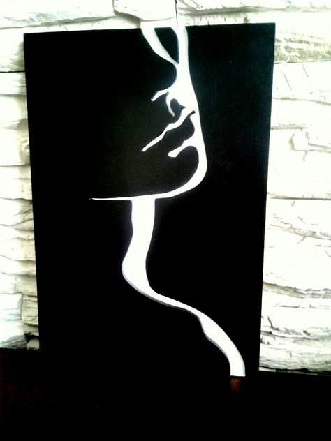 Black And White Women Painting, Black Silohette Artwork, Women’s Silhouette Drawing, Dark Feminine Painting Easy, Women Silhouette Art Painting, Silouttes Art Painting, Siloette Ideas Painting, Acrylic Woman Painting, Woman Silhouette Painting