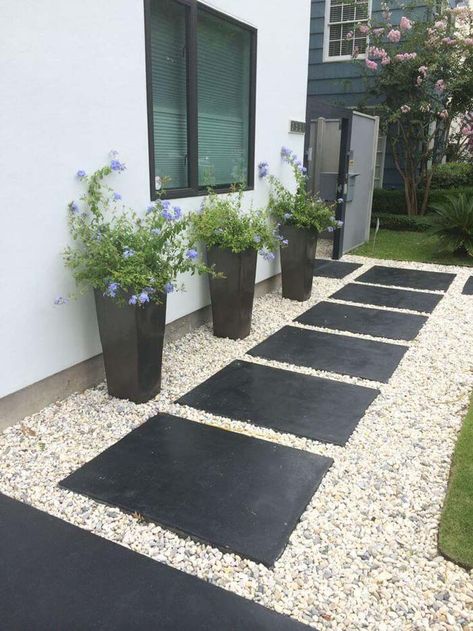 Pavers and Vertical Planters #smallgarden #gardendesign #decorhomeideas Small Garden Design Ideas Low Maintenance, Small Front Gardens, Side Yard Landscaping, Pathway Landscaping, Chicken Farming, Small Front Yard Landscaping, Side Yards, Garden Wallpaper, Garden Pathway