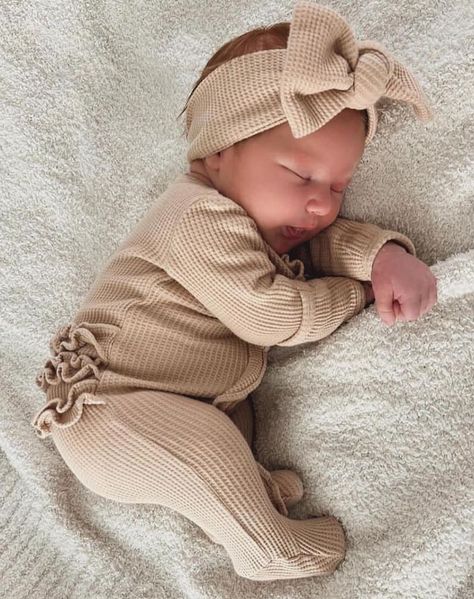 Sibling Hospital Outfits, Fall Newborn Outfits, Newborn Outfits Bringing Home, Newborn Outfits Girl, Newborn Photography Girly, Take Home Outfit Girl, Baby Newborn Girl, Adorable Baby Outfits, Baby First Outfit