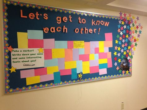 Let's get to know each other! Great way to connect with residents bulletin board Get To Know Us Bulletin Board, Meet The Team Bulletin Board, Spotlight Bulletin Board, Team Bulletin Board, August Bulletin Boards, Office Bulletin Board Ideas, Staff Bulletin Boards, Res Life Bulletin Boards, Community Helpers Crafts