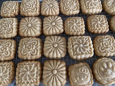 Moon Cake Press Cookies, Stamped Cookies Recipe, Cookie Recipe For Embossed Rolling Pin, Stamp Cookies Recipe, Molded Cookie Recipe, Stamped Cookies, Mold Recipes, Cinnamon Cookies Recipes, Baking Cinnamon