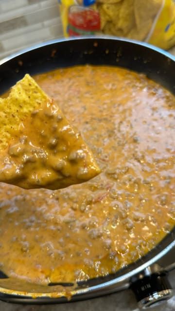 EASY BEEF QUESO DIP Easy Queso Dip No Velveeta, Hamburger And Cheese Dip, Beef Velveeta Cheese Dip, Easy Velveeta Cheese Dip, Homemade Queso Dip Easy, Velveeta Dip Recipes, Crockpot Velveeta Cheese Dip, Velveeta Queso Dip Crock Pot, Ground Beef Dip Recipes