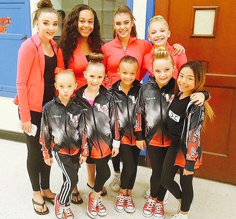 Aldc season 6 elite mini and elite junior/teen dancers Dance Moms Season 6, Dance Moms Minis, Mom Tv Show, Dance Moms Memes, Dance Moms Season, Dance Moms Moments, Dance Moms Pictures, Dance Moms Dancers, Official Account