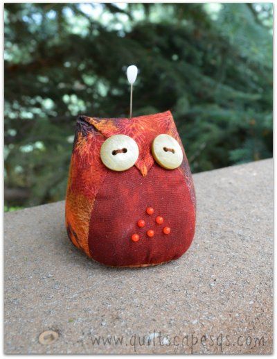 Sweet Owls Make Charming Pincushions - Quilting Digest Owl Pincushion Pattern Free, Pincushions To Make, Owl Pincushion, Pincushion Patterns, Owl Sewing Patterns, Owl Quilts, Stuffed Owl, Owl Sewing, Quilting Digest