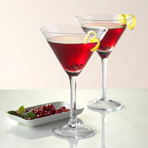 Pomtini Recipe, Vodka Slush, Pomegranate Martini, High Holidays, Coconut Drinks, Strawberry Wine, Martini Recipe, Drinks Alcohol, Martini Recipes