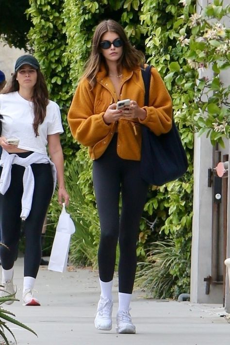 Kaia Gerber Outfits, Kaia Gerber Street Style, Kaia Gerber Style, Working Out Outfits, Swimsuits Outfits, Kaia Gerber, Sporty Outfits, Weekend Wear, Casual Street Style